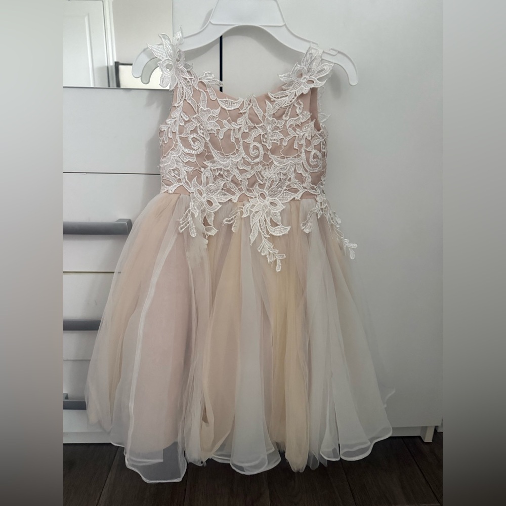 Elegant Lace Kids Dress in Cream and White size 4